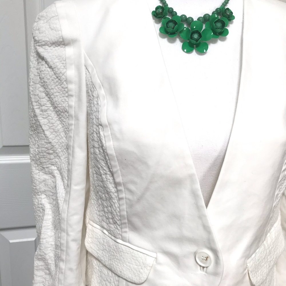 🛍️ SOLD VINTAGE Worthington White Cropped Textured Blazer 10 - Picture 2 of 7